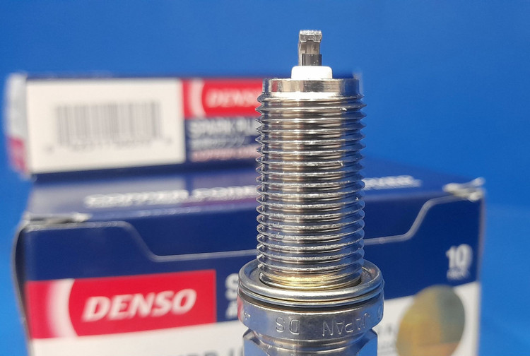 شمع پایه بلند دنسو (DENSO )کد K16HPR-U116067ساخت کشور ژاپن دارای لیبل شرکت وارد کننده ویژن VISIUN